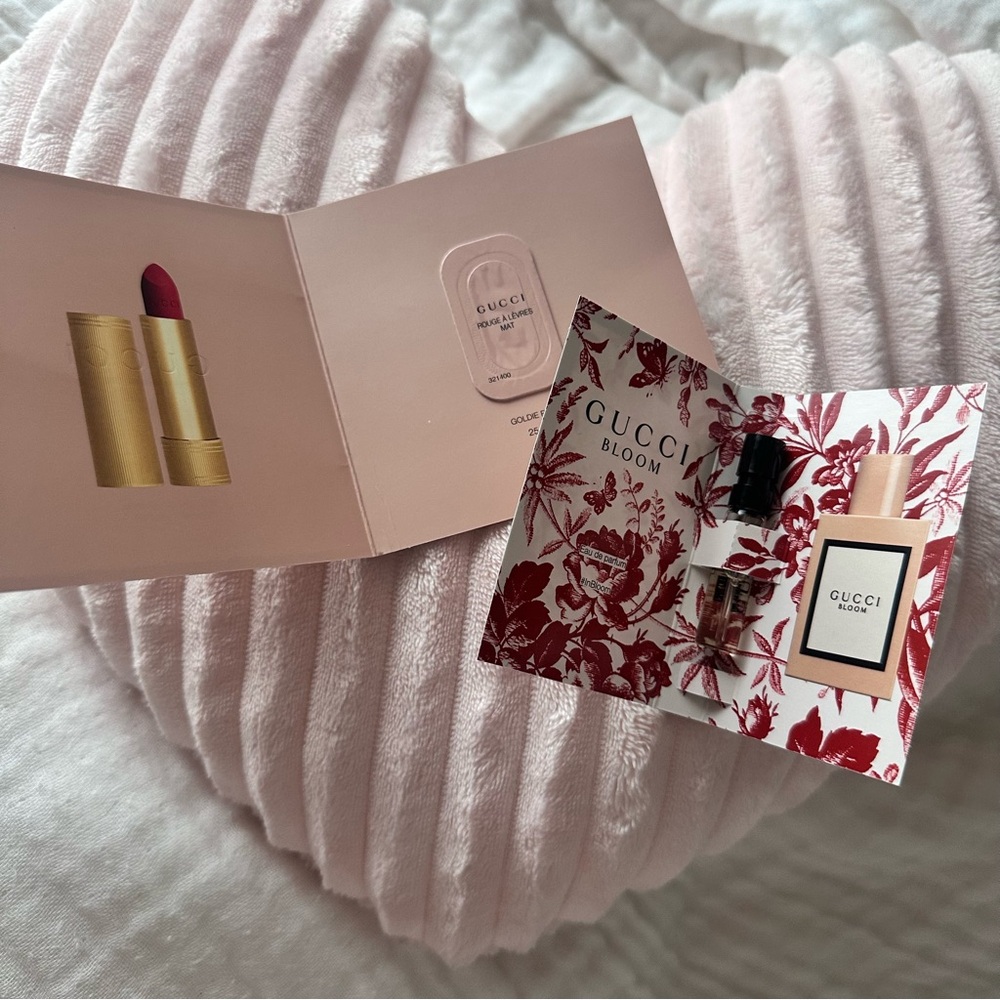 GUCCI Lipstick + Bloom ❀ Sample - Intense Lip Color - Picture 1 of 5